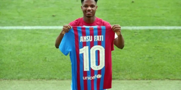 巴萨捡到宝！法蒂在法甲涅槃重生，英超球队排队求购！