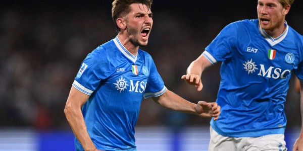 欧冠虫联赛龙？那不勒斯3-2比萨 意甲开局四连胜领跑