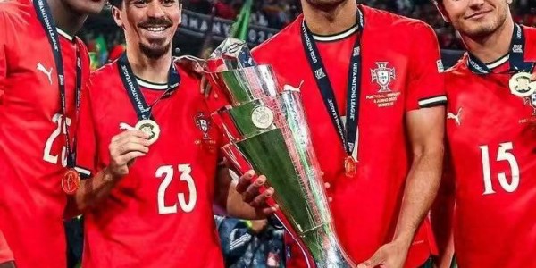 巴黎葡萄牙四人帮 冲击单赛季7座奖杯 已夺5冠