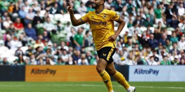 一日英超动向：利物浦球迷夺冠后嘲讽曼联，阿森纳7500万买射手