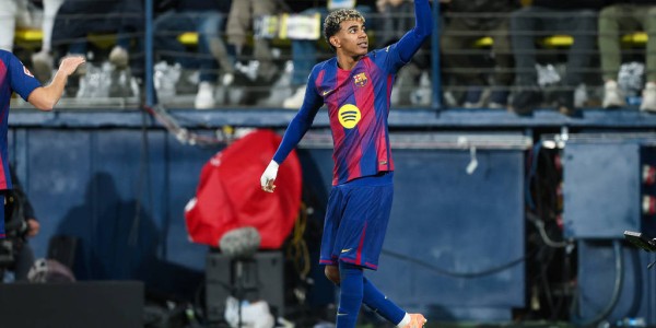 西甲-拉菲尼亚点射德容助亚马尔破门 巴萨2-0黄潜领跑